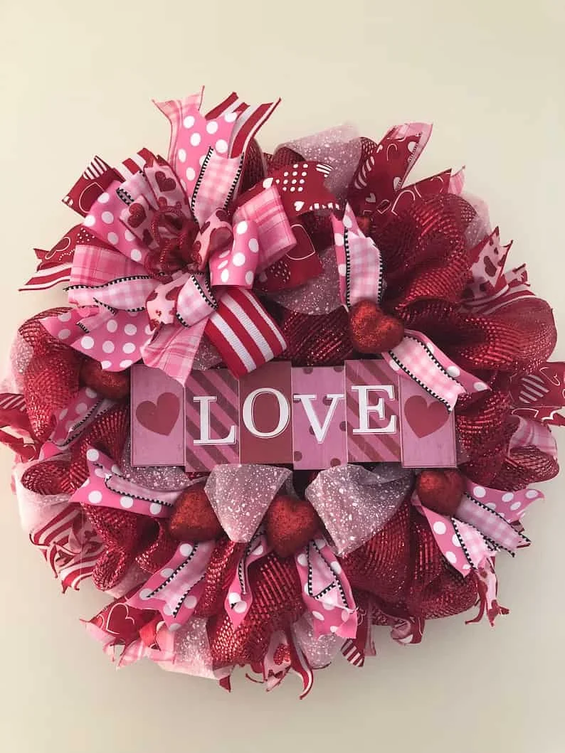 2. Guirnalda roja y rosa de San Valentín