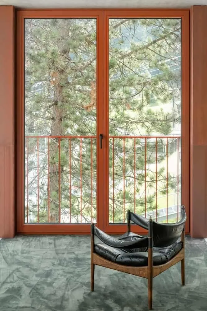 施泰纳建筑事务所的施密特住宅：维也纳大胆的阿尔卑斯山小屋