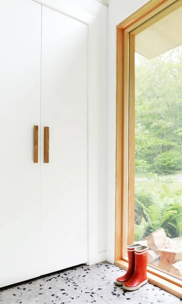 House on Pine Lane by Balman Khapalova: Renovation of a Ranch Connecting Interior and Exterior Spaces