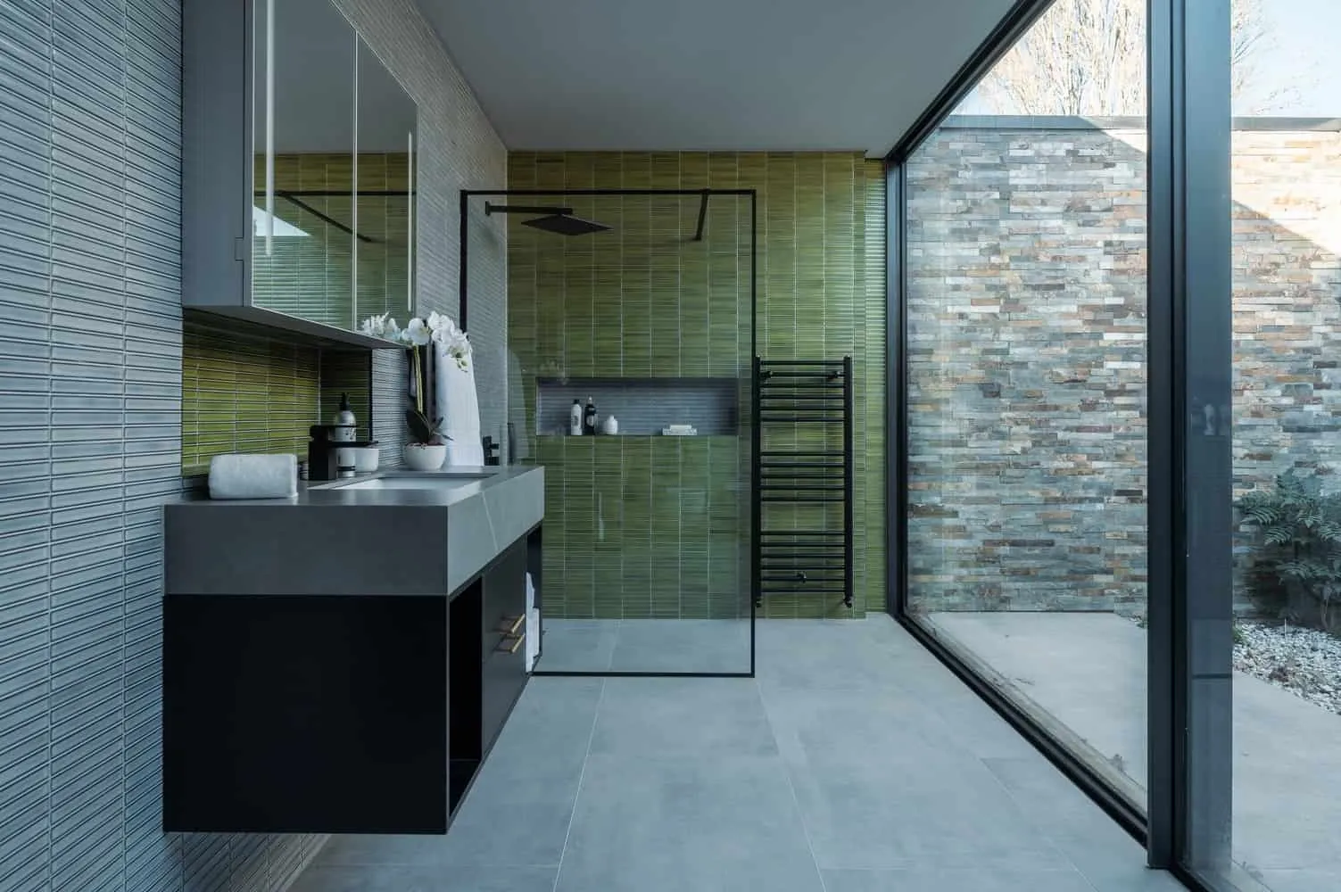 Sandwich House by Outset Think — Minimalist Home with Courtyard Inspired by Formal English Gardens, Surrey, England