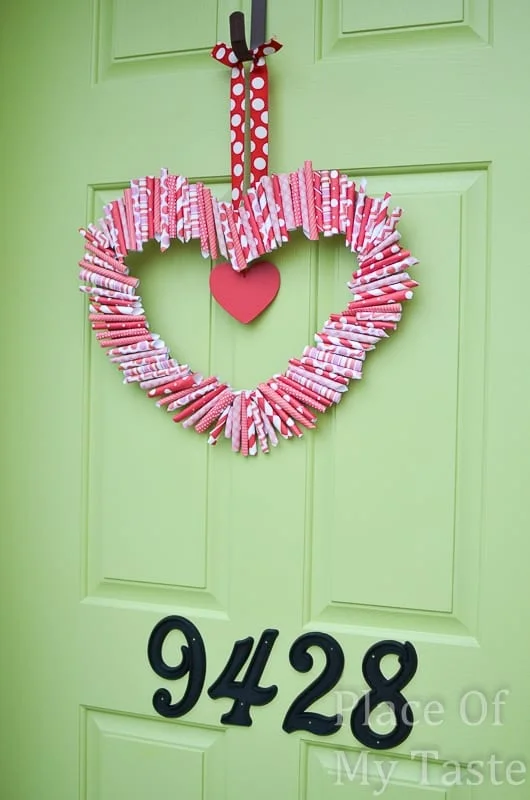 9. Ramo de San Valentín con rollos de papel