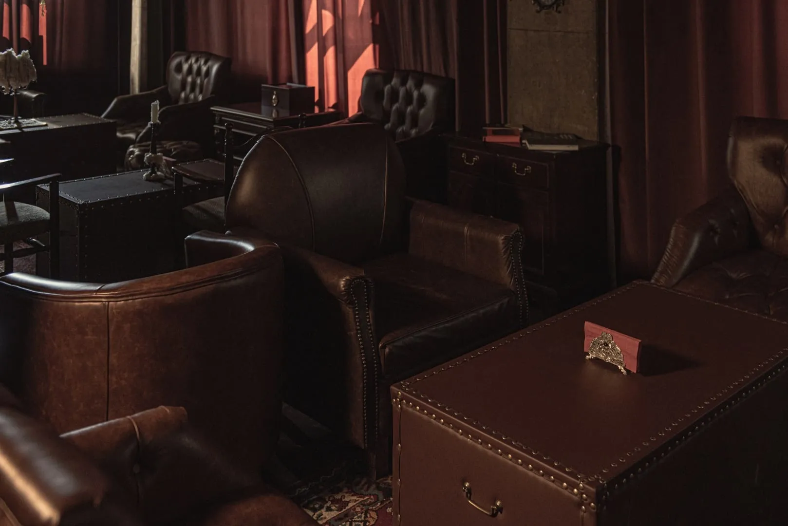 Kvadrat Architects设计的实验性酒吧密室：阿斯塔纳隐藏的鸡尾酒圣殿