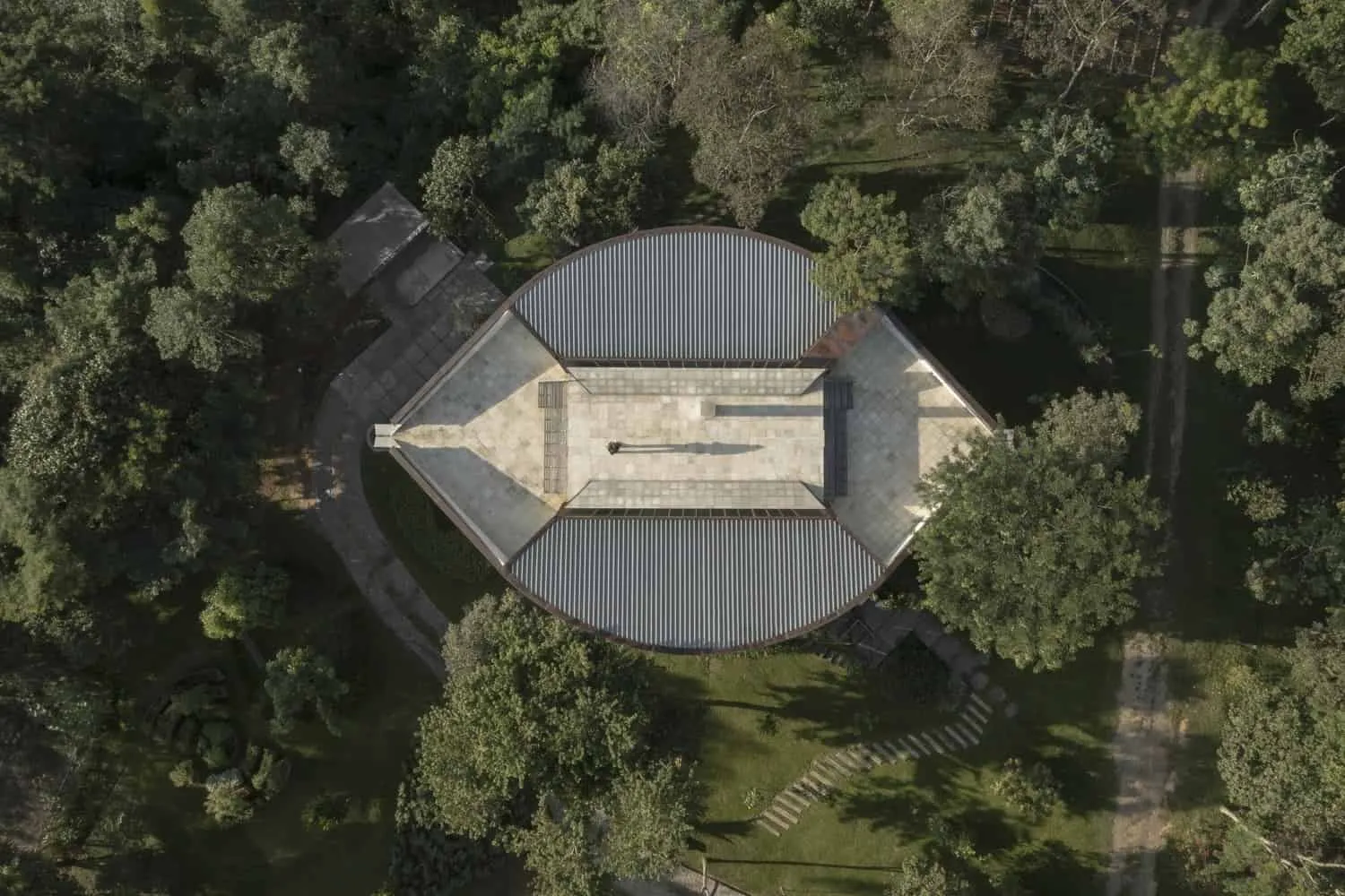 巴西博卡因纳的安娜·奥尔特贝格与塞萨尔·霍尔丹住宅