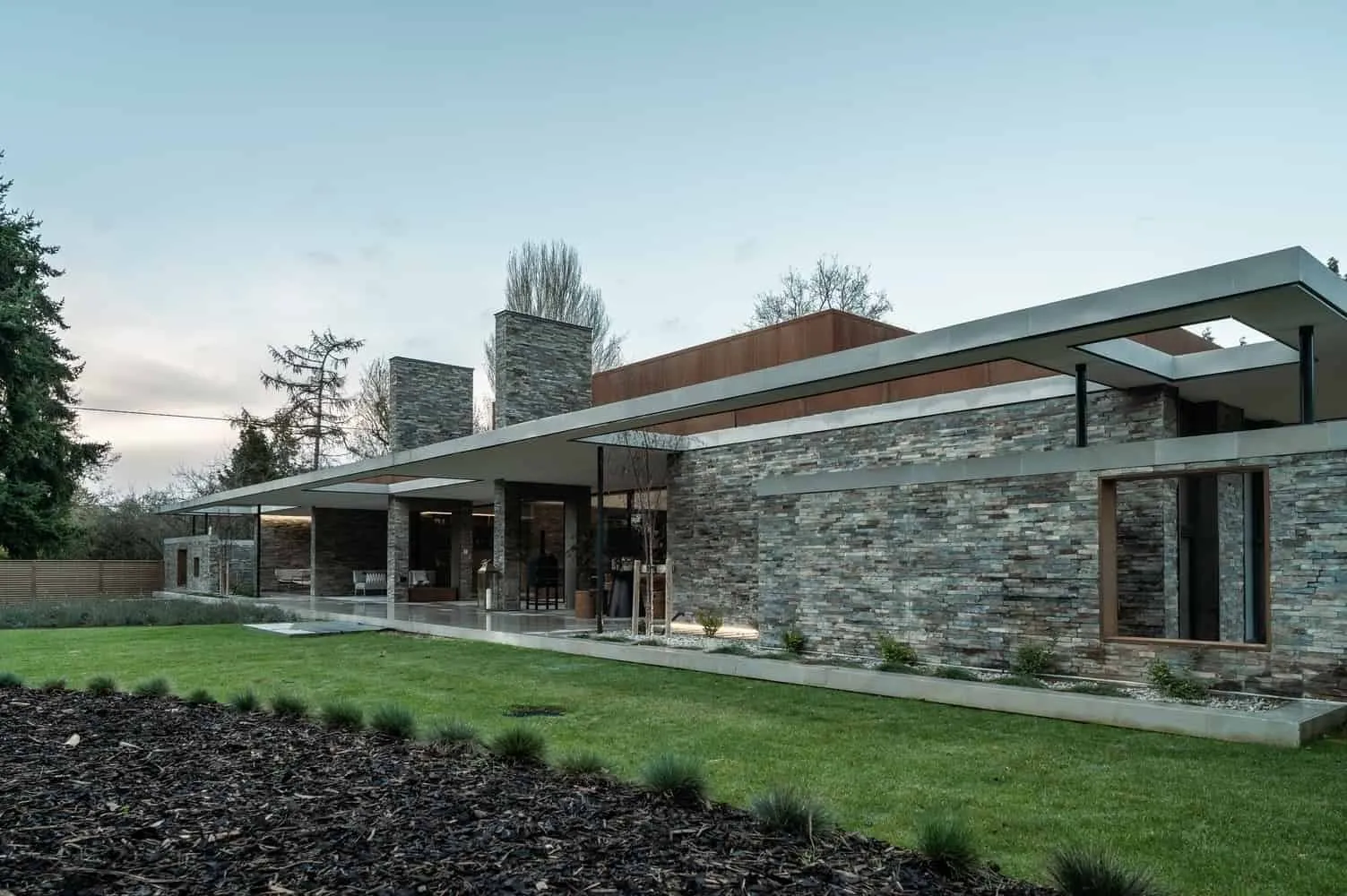 Sandwich House by Outset Think — Minimalist Home with Courtyard Inspired by Formal English Gardens, Surrey, England