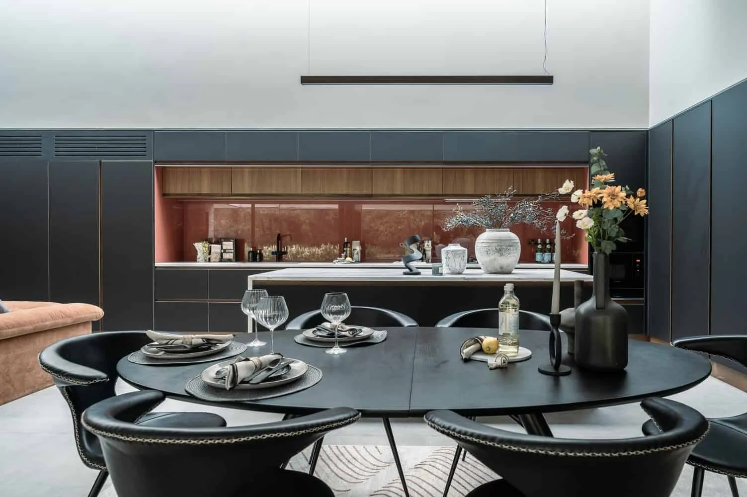 Sandwich House by Outset Think — Minimalist Home with Courtyard Inspired by Formal English Gardens, Surrey, England