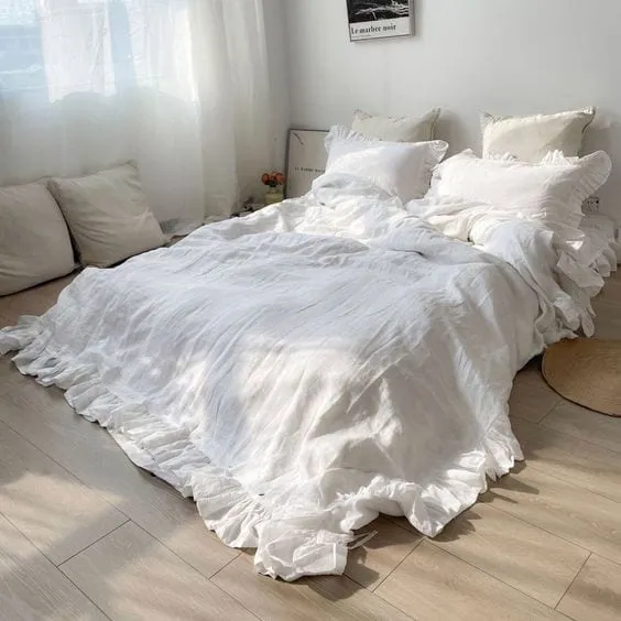 Complete Monthly Guide to Beautiful White Bedding
