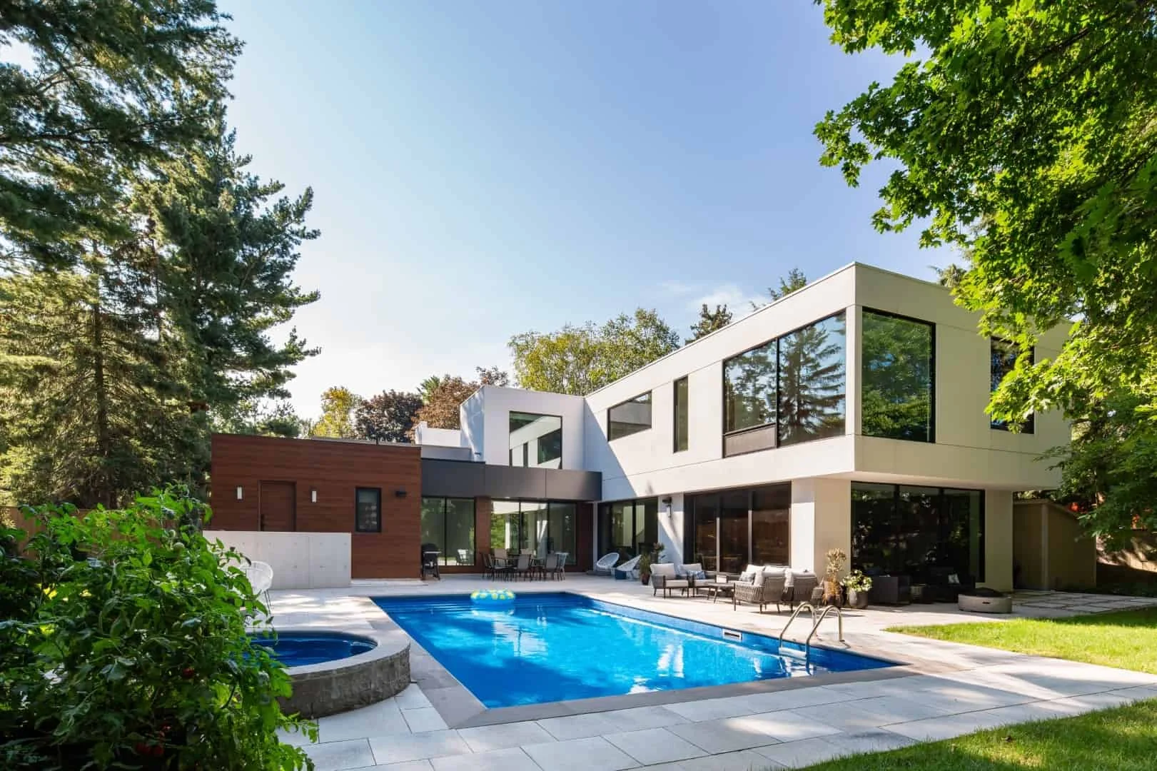 7. Piscina moderna, Toronto