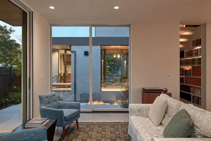 Klopf Architecture设计的C-Through住宅：帕洛阿尔托现代庭院休闲