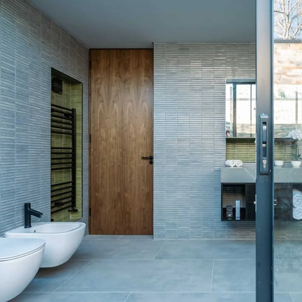 Sandwich House by Outset Think — Minimalist Home with Courtyard Inspired by Formal English Gardens, Surrey, England