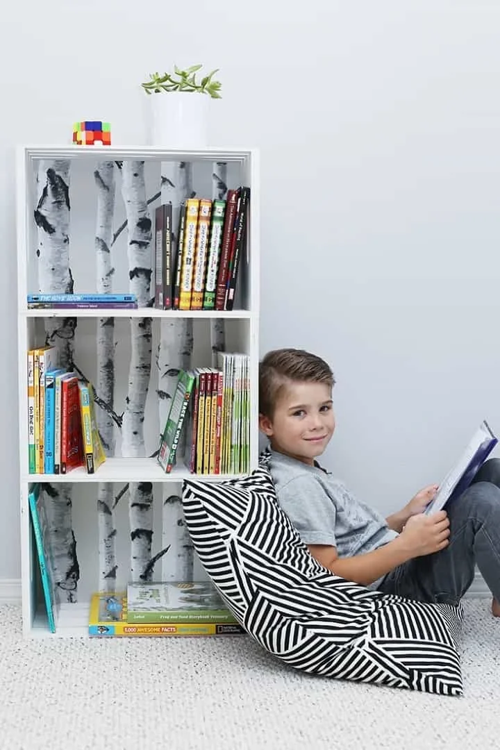 5. Torre de cajas para cama DIY estantería de libros