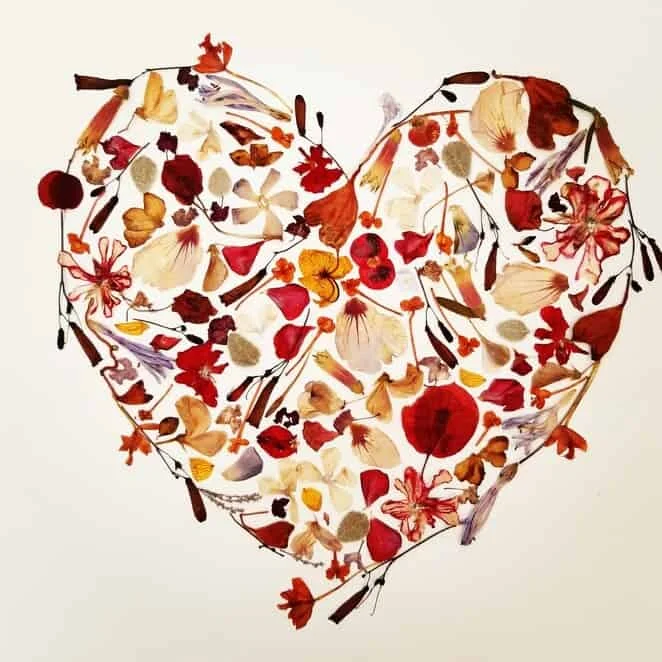 3. Corazón con flores secas