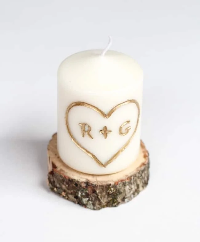 13. Vela con iniciales