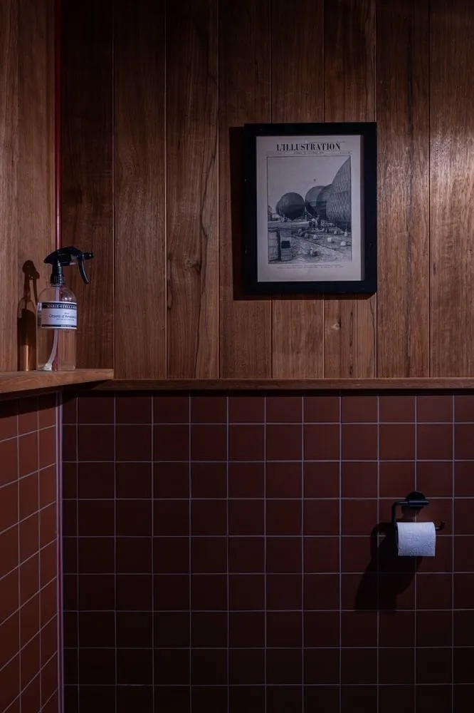 C House 由 GetAway Projects 设计：位于荷兰森林中的温馨地基住宅