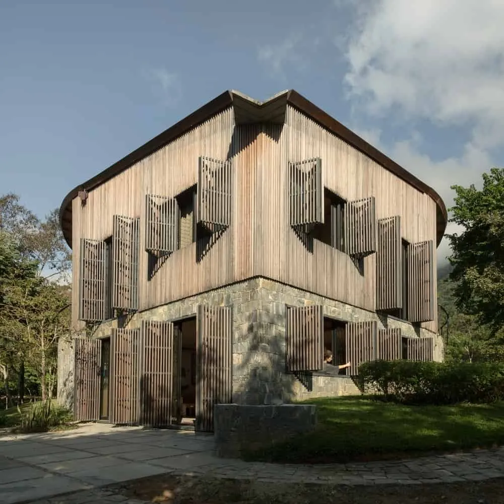 巴西博卡因纳的安娜·奥尔特贝格与塞萨尔·霍尔丹住宅