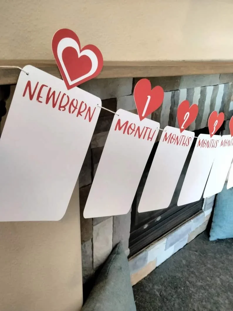 7. Bandera con foto del primer año de San Valentín