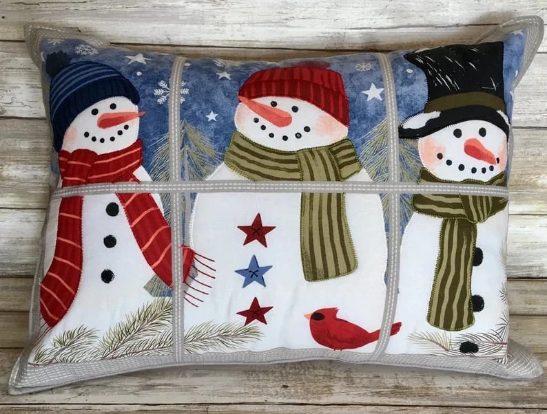 6. Almohada navideña y de invierno adorable