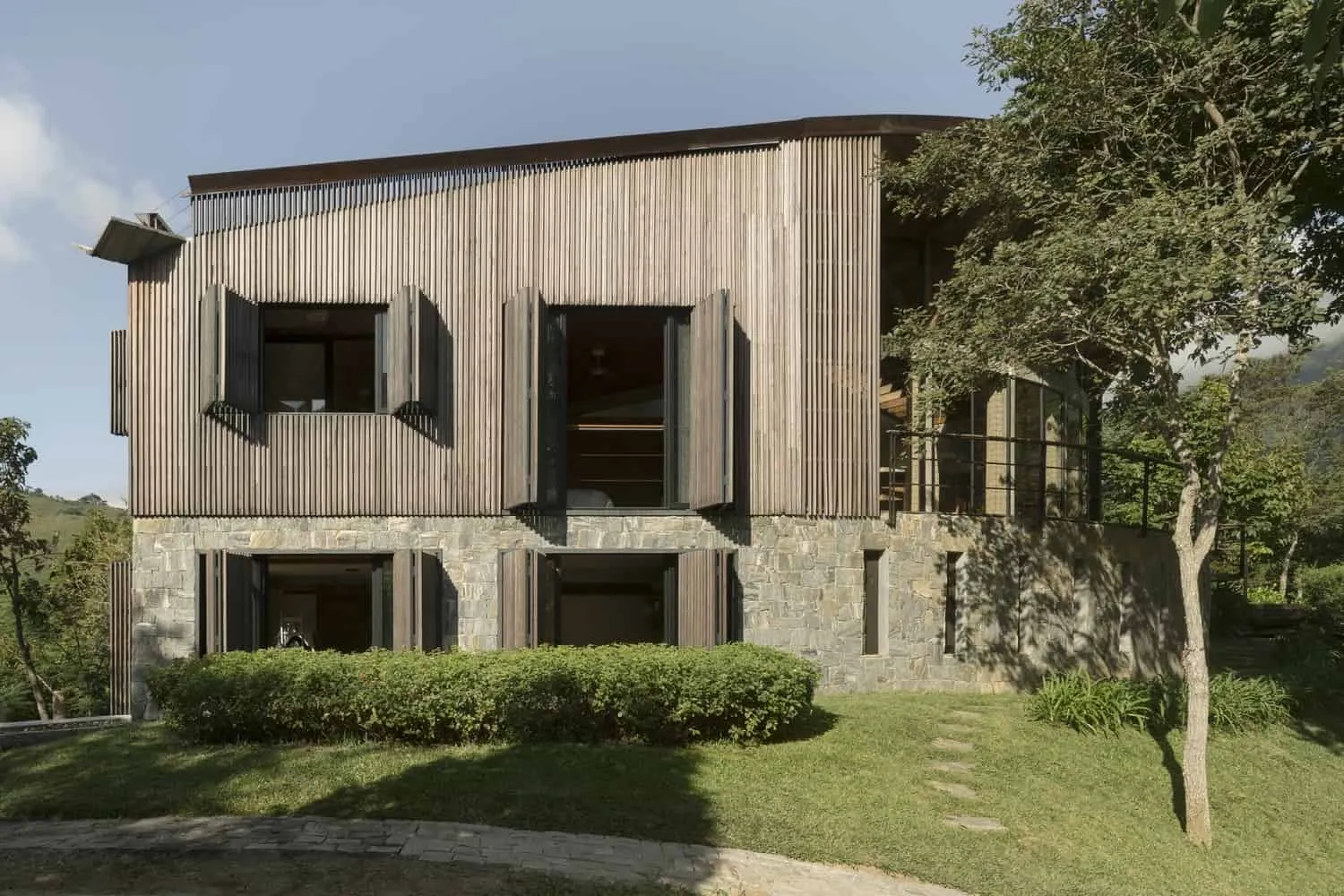 巴西博卡因纳的安娜·奥尔特贝格与塞萨尔·霍尔丹住宅