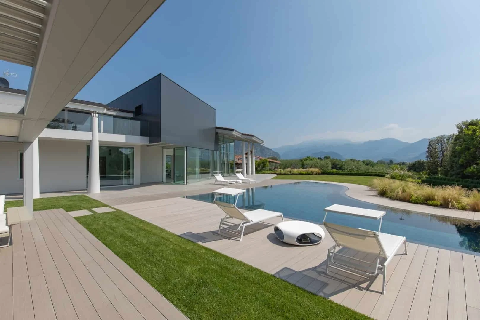 14. Jardín minimalista con estilo