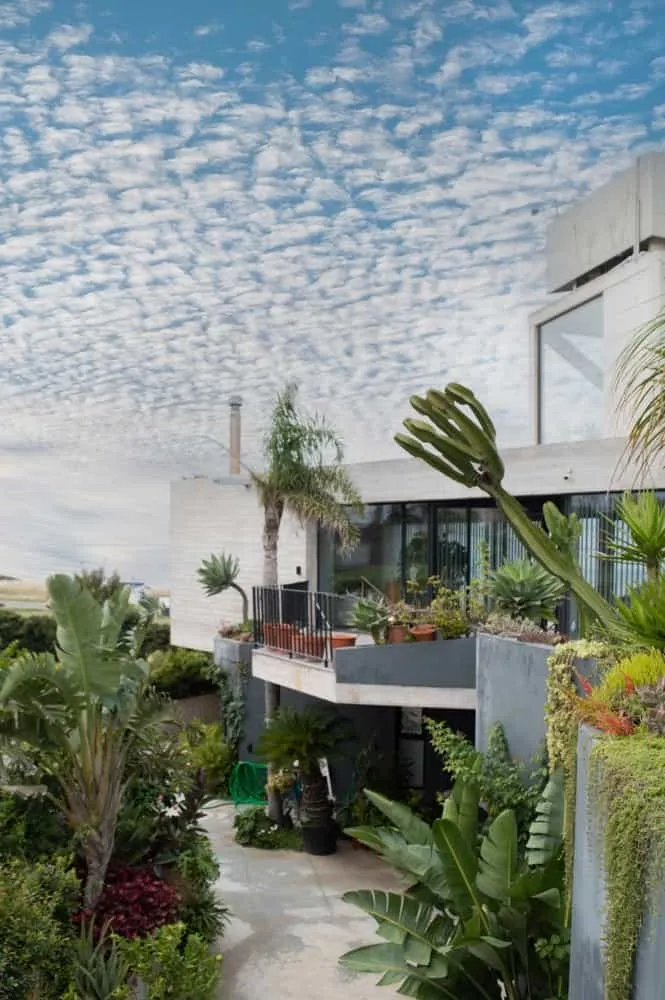 Lépore & Salvini设计的米尔多尔之家：马尔-德-普拉塔悬崖上的全景建筑