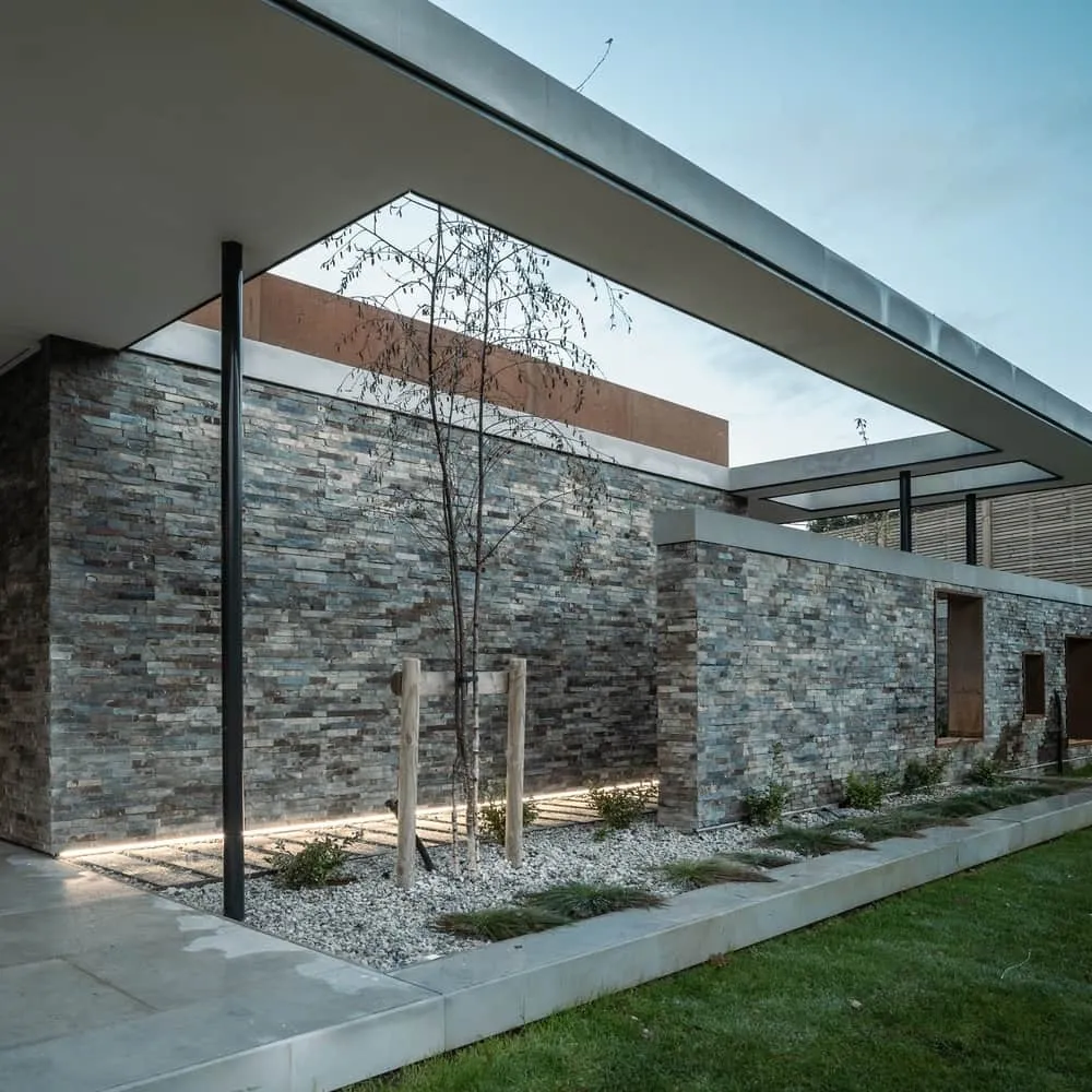 Sandwich House by Outset Think — Minimalist Home with Courtyard Inspired by Formal English Gardens, Surrey, England
