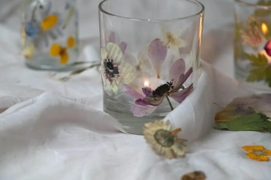 5. Excelentes portavelas con flores selladas