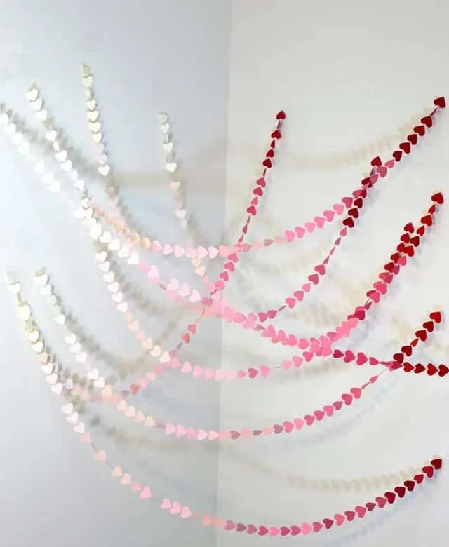 7. Haz tú mismo una guirnalda de corazones en degradado