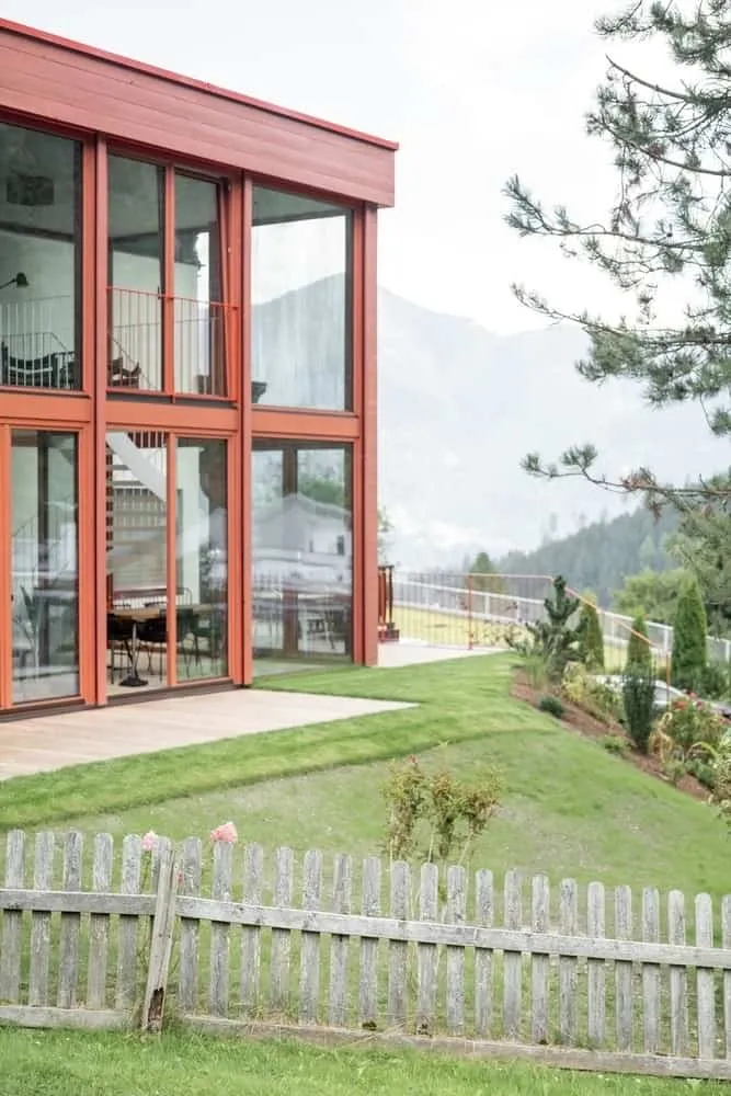 施泰纳建筑事务所的施密特住宅：维也纳大胆的阿尔卑斯山小屋