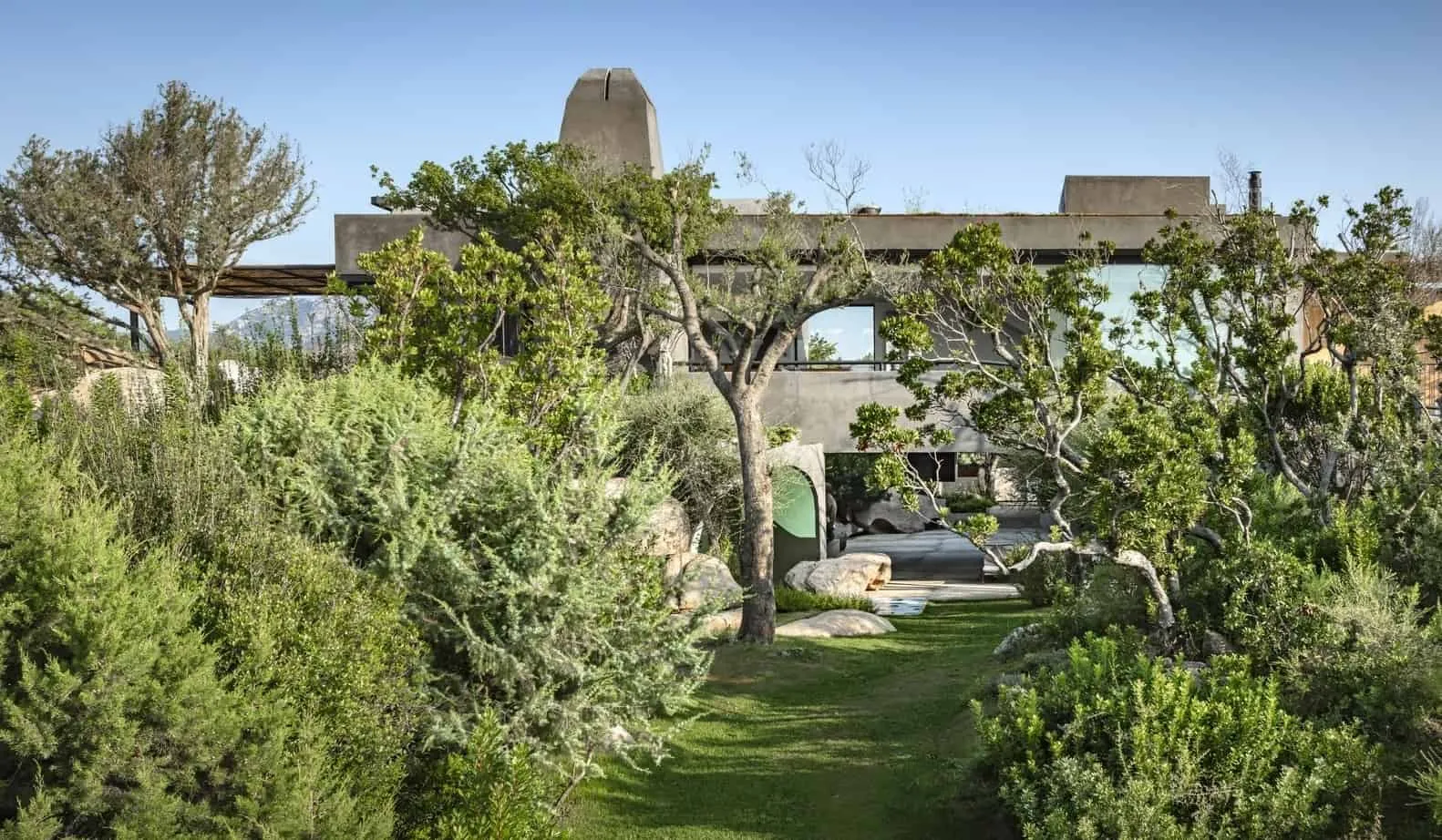 萨丁尼亚房屋由Stera Architectures设计：扎根于科斯塔·斯梅尔达景观的现代住宅