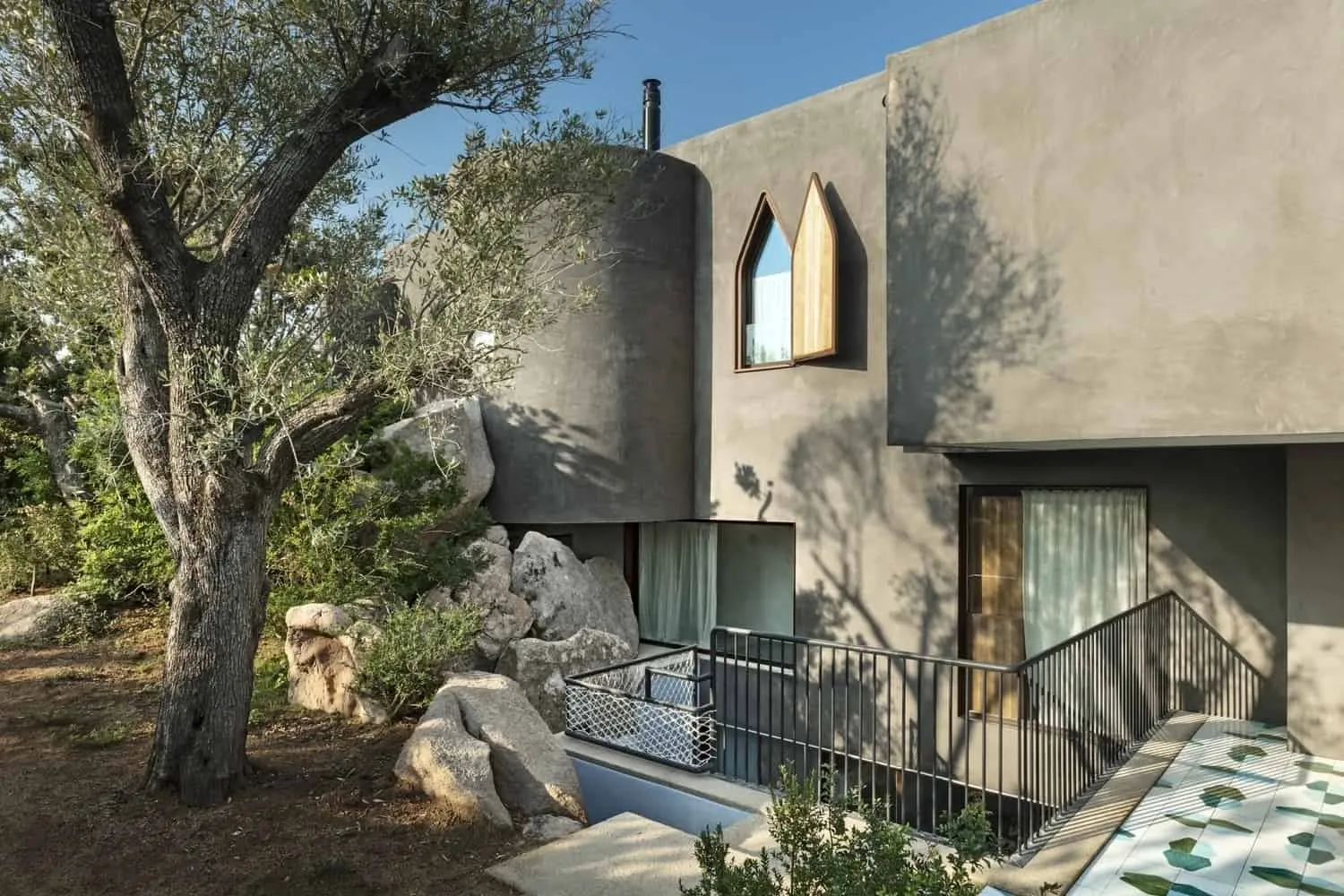 萨丁尼亚房屋由Stera Architectures设计：扎根于科斯塔·斯梅尔达景观的现代住宅