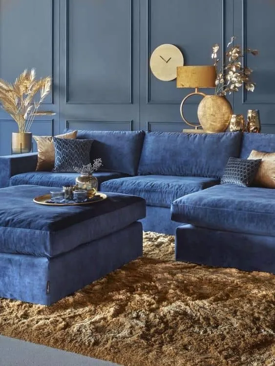沉浸在舒适与风格中，用蓝色沙发点亮您的客厅