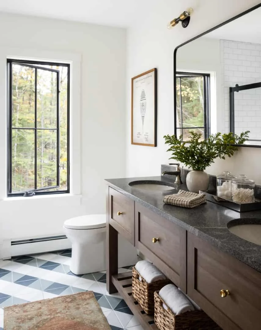 3. Baño rustic, Portland, Maine