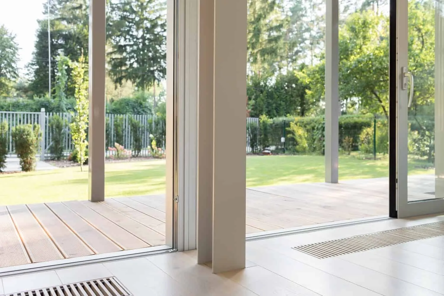 康斯坦丁市BDR Architekci建筑公司的紧凑型生态住宅：靠近华沙的休闲居所