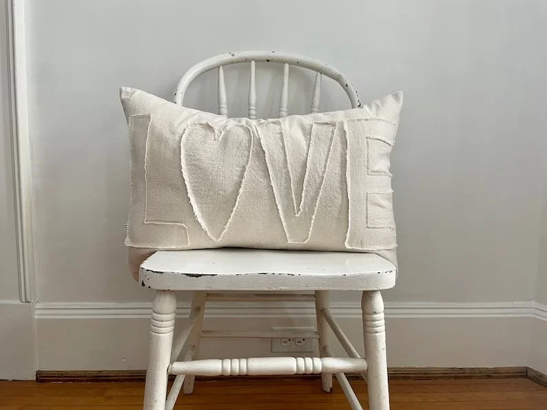 12. Almohada con la inscripción Amor