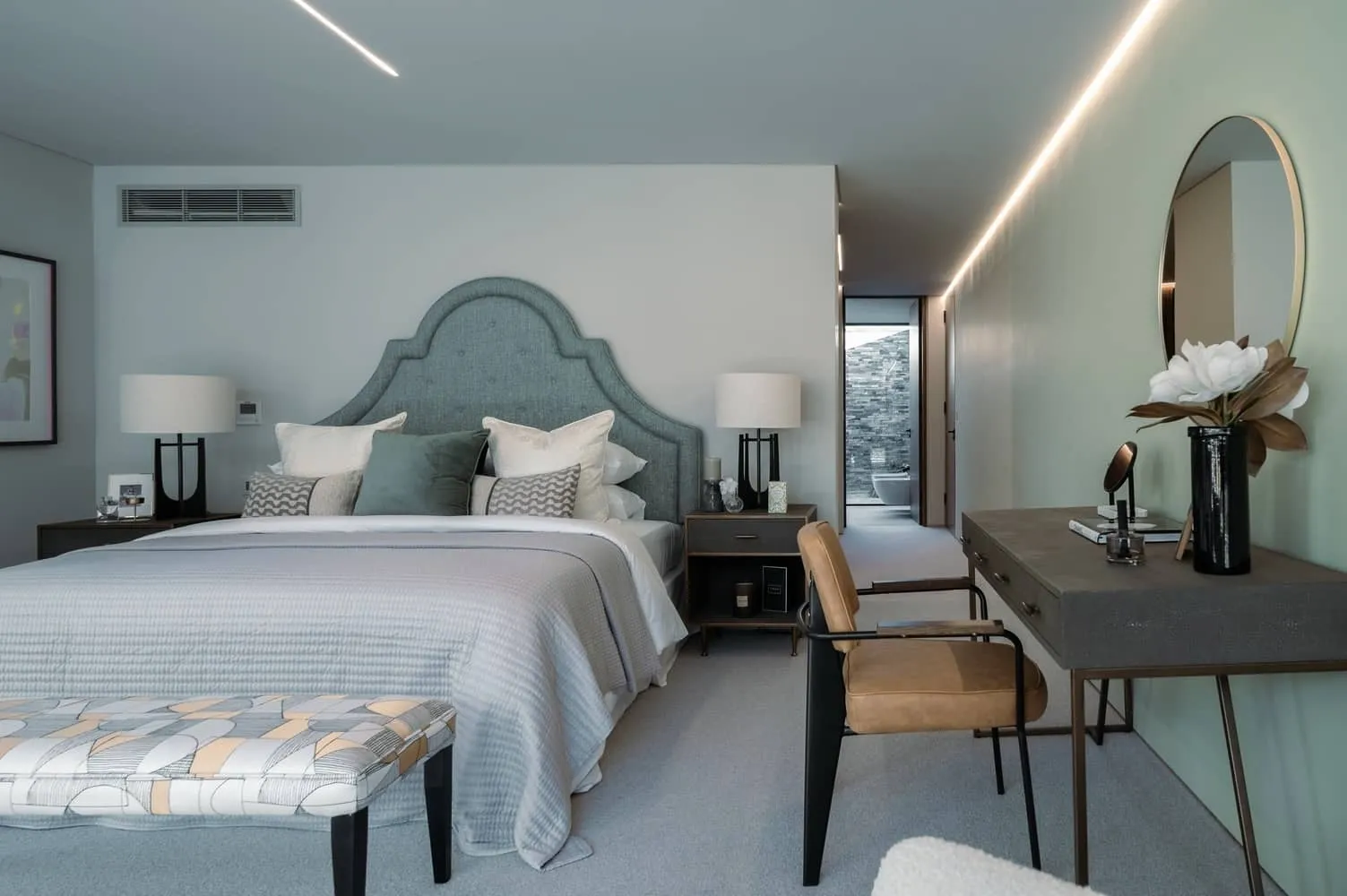 Sandwich House by Outset Think — Minimalist Home with Courtyard Inspired by Formal English Gardens, Surrey, England