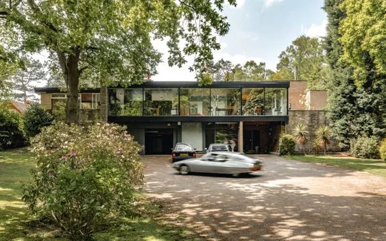 俯瞰充满中世纪现代主义魅力的瑞典住宅