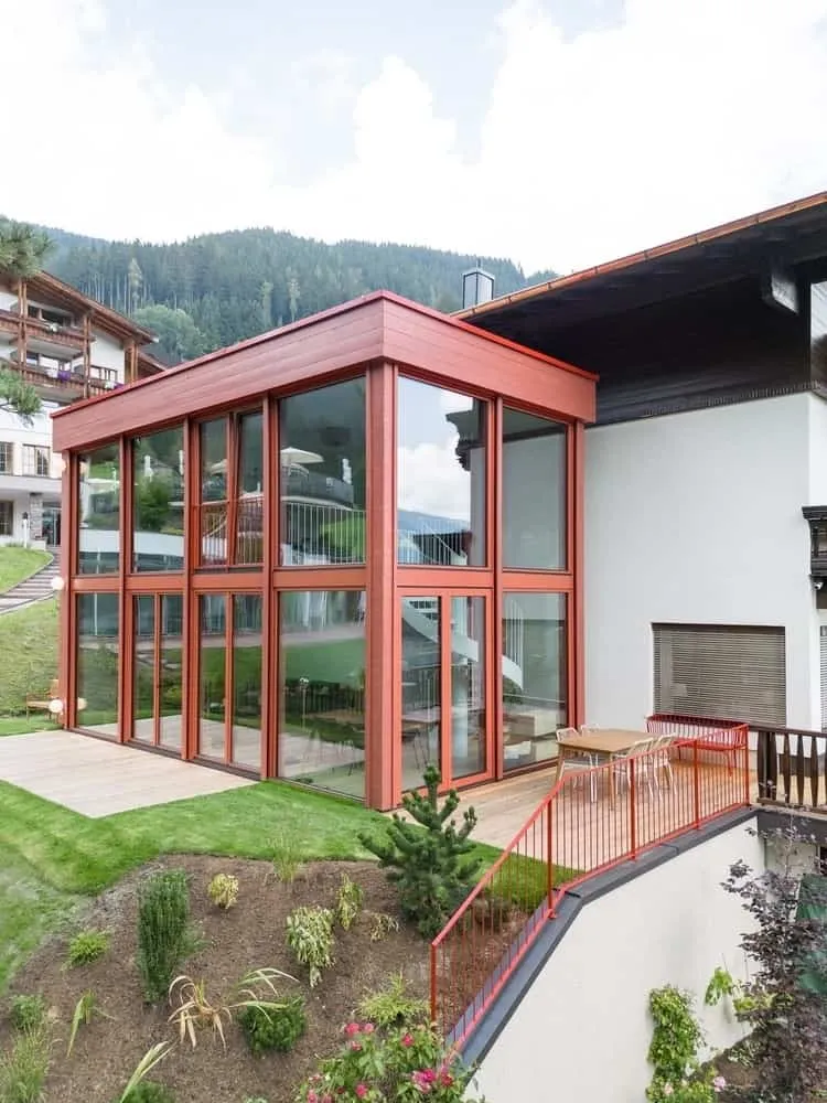 施泰纳建筑事务所的施密特住宅：维也纳大胆的阿尔卑斯山小屋