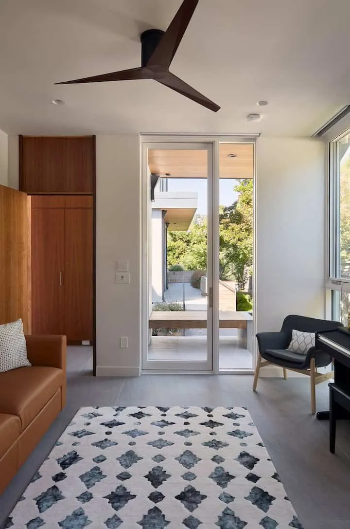 Klopf Architecture设计的C-Through住宅：帕洛阿尔托现代庭院休闲