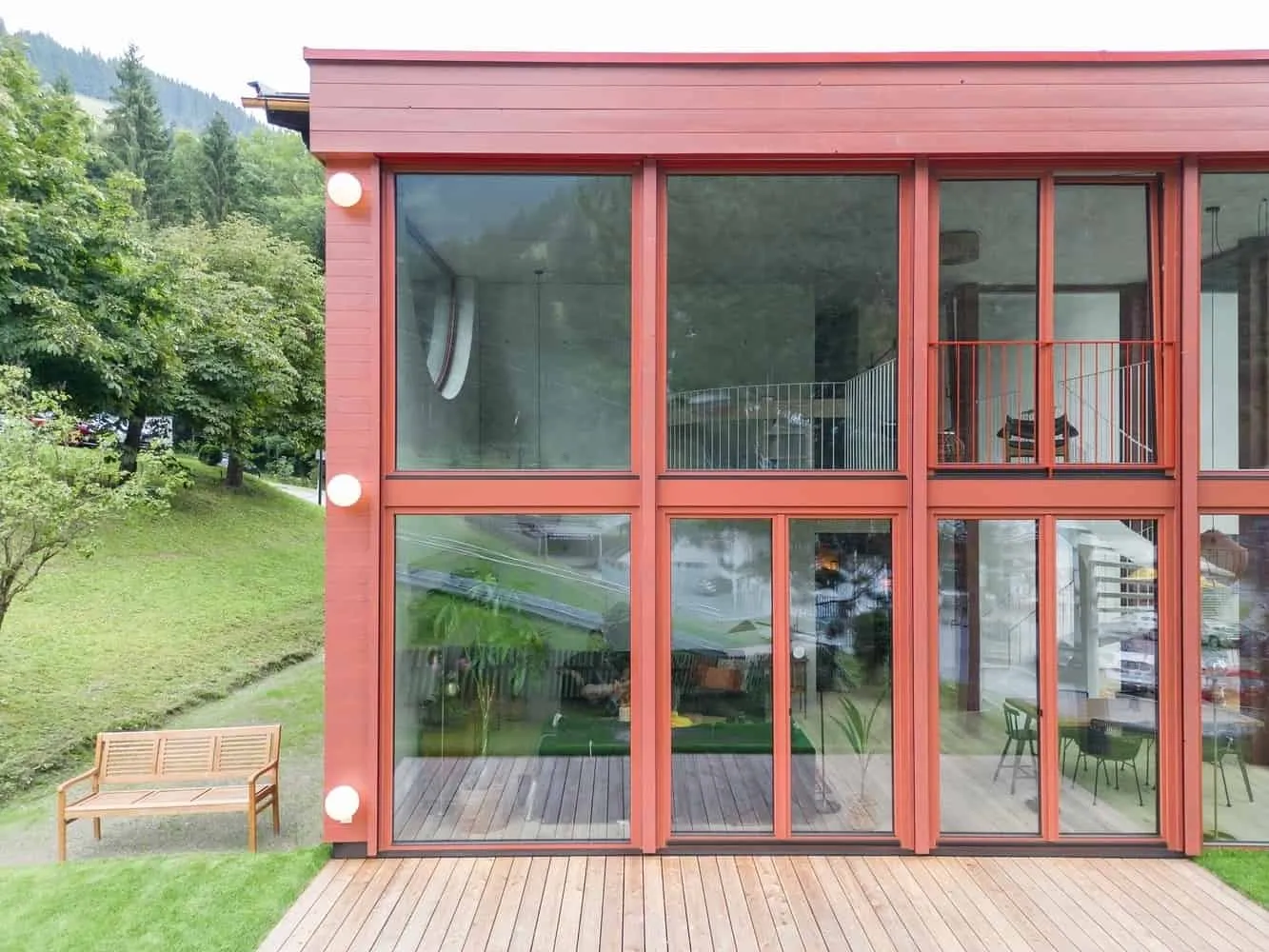 施泰纳建筑事务所的施密特住宅：维也纳大胆的阿尔卑斯山小屋