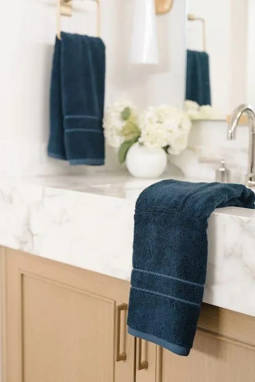 Transform Your Bathroom Aesthetics with a Set of Soft Towels