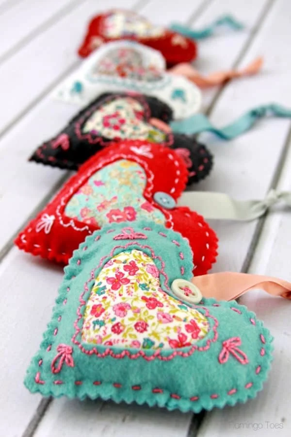 15. Corazones de tela DIY