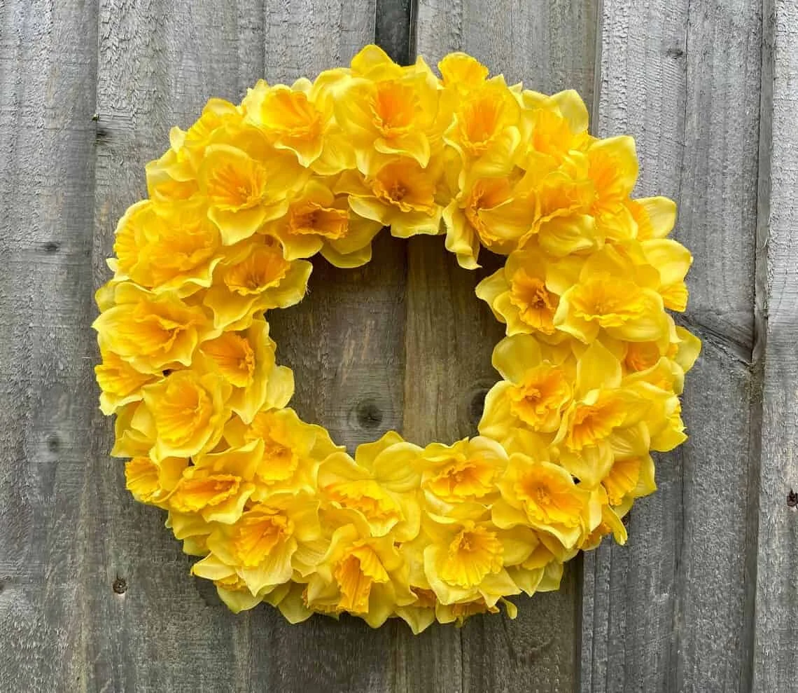 2. Guirnaldas primaverales con narcisos