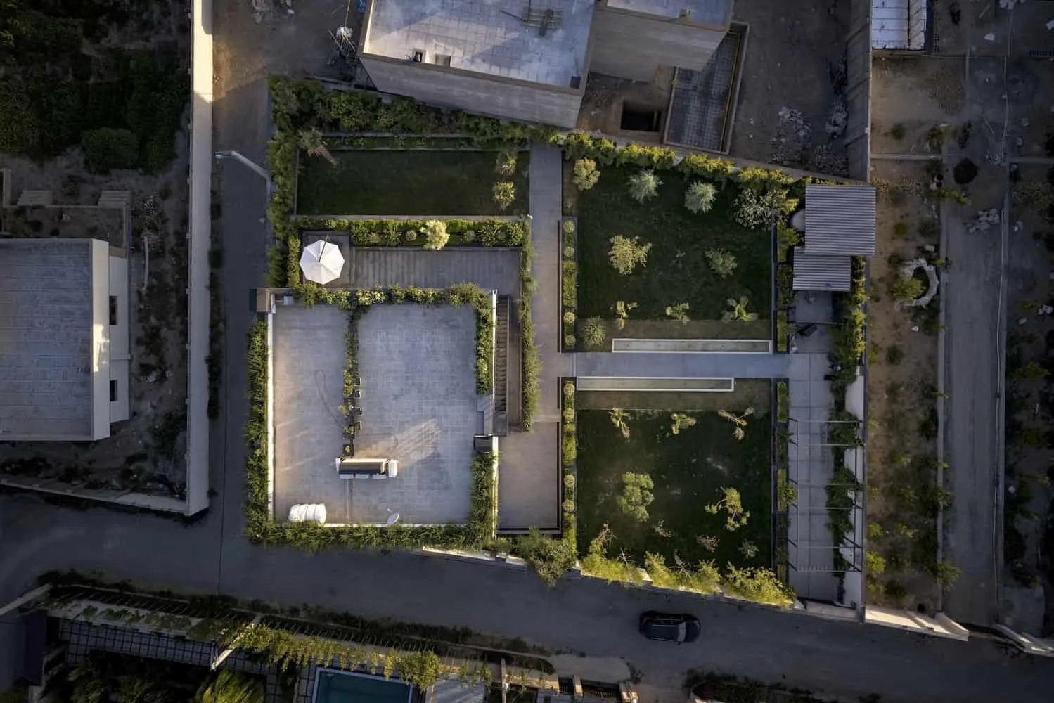 Ханна Вилла от Eade Va Ejra: перекрывающиеся кубы создают частную оазис в Хаштгерде