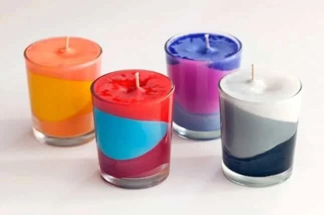3. Usa lápices para crear bloques de velas coloreadas