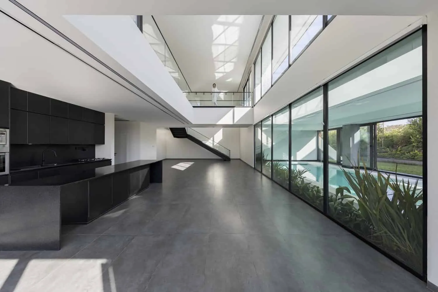 Ханна Вилла от Eade Va Ejra: перекрывающиеся кубы создают частную оазис в Хаштгерде