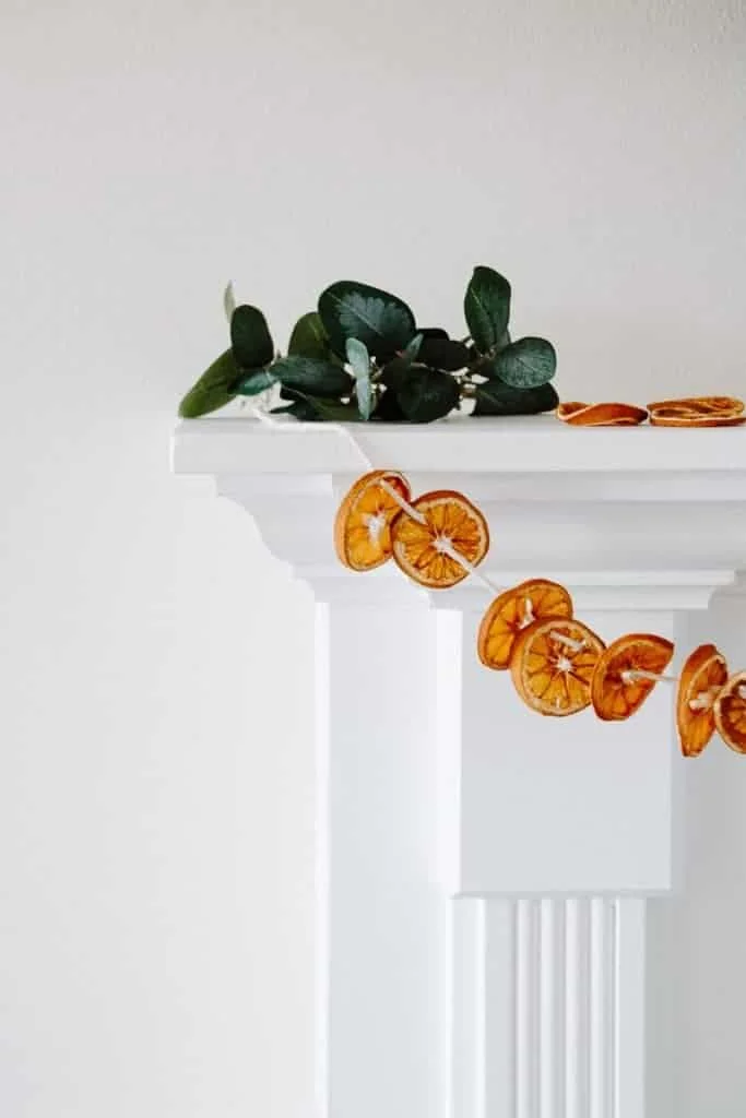 9. La alegría naranja de esta guirnalda