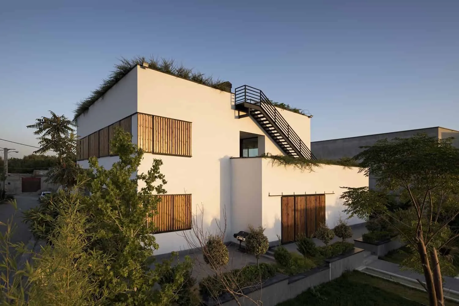 Ханна Вилла от Eade Va Ejra: перекрывающиеся кубы создают частную оазис в Хаштгерде