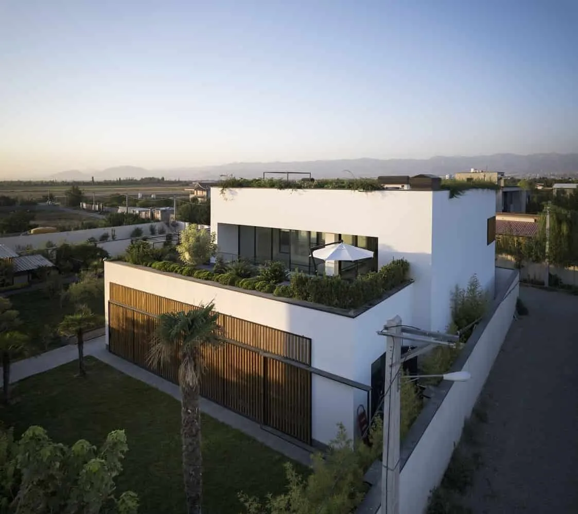 Ханна Вилла от Eade Va Ejra: перекрывающиеся кубы создают частную оазис в Хаштгерде