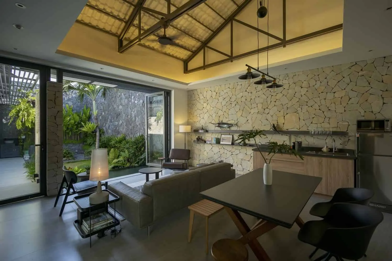 K.house 由 KCONCEPT + KOHARCHITECTS 设计，位于越南潘切市