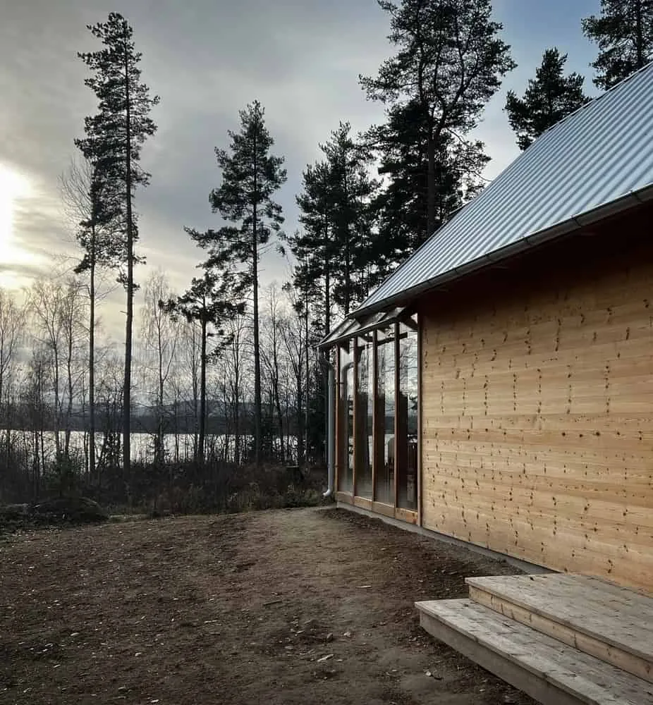 图书馆住宅由Fria Folket + Hanna Michelson设计：被书籍环绕的庭院住宅