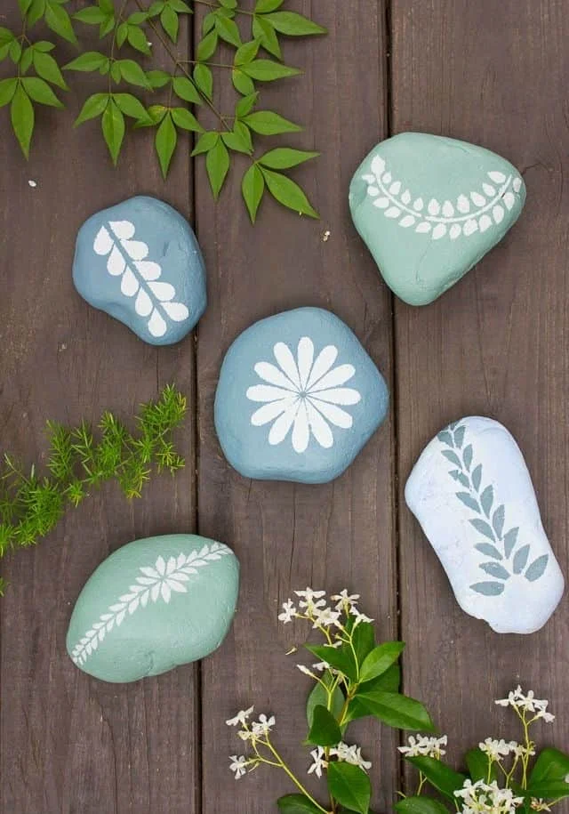 15. DIY Pebble Stone Garden Mosaic